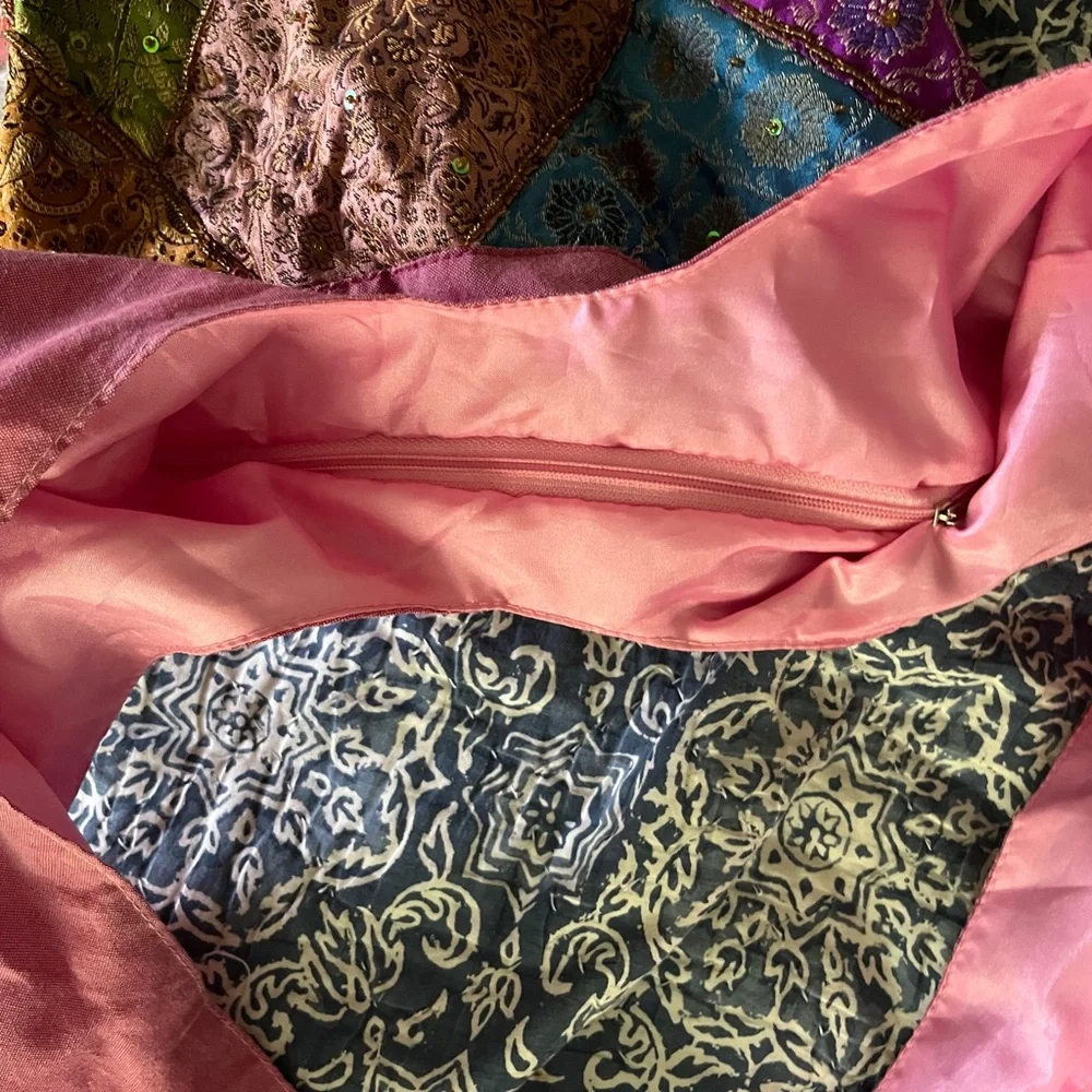 Never used Indonesian zipper patchwork shoulder bag - Picture 8 of 15